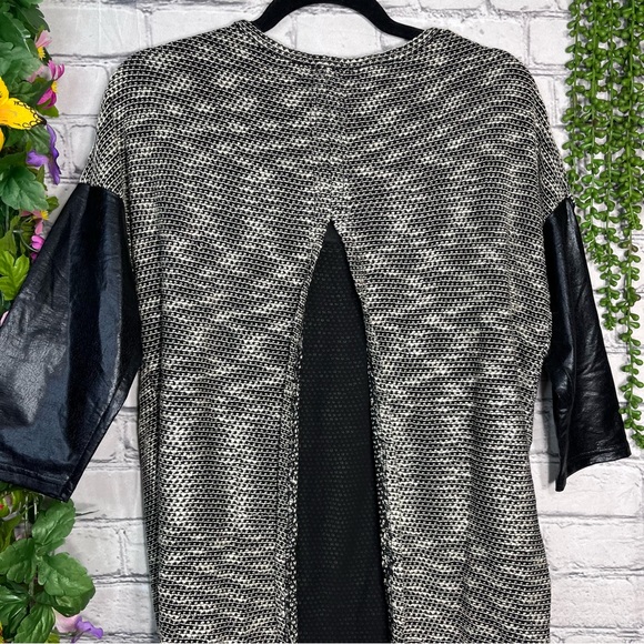 ¥💙2/$40💙Lady Dutch High Society Quarter Sleeve Detailed Top Size Small - Picture 9 of 16